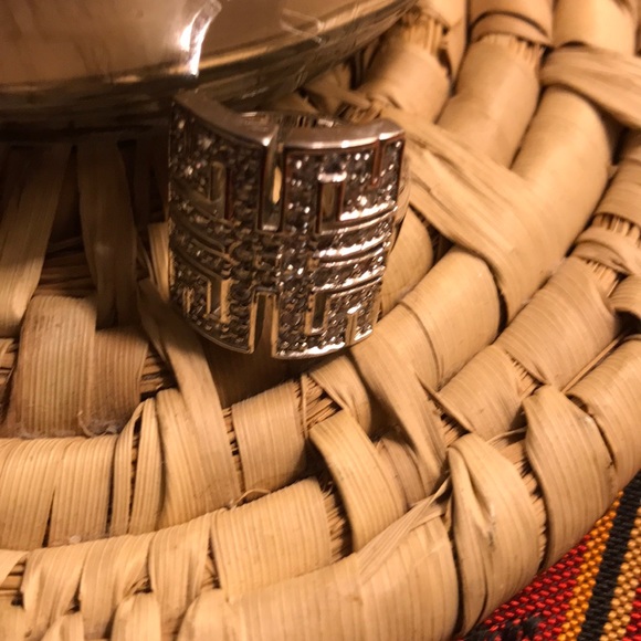 Ring - Picture 3 of 3